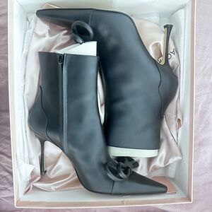 MACH & MACH Black Heeled Boots with Modern Silhouette